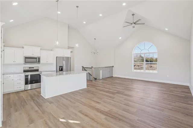 $385,000 | 323 Northeast 51st Road, Warrensburg, MO 64093