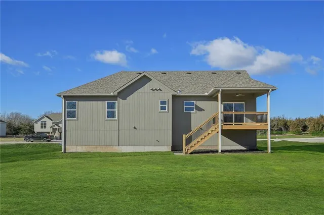 $385,000 | 323 Northeast 51st Road, Warrensburg, MO 64093