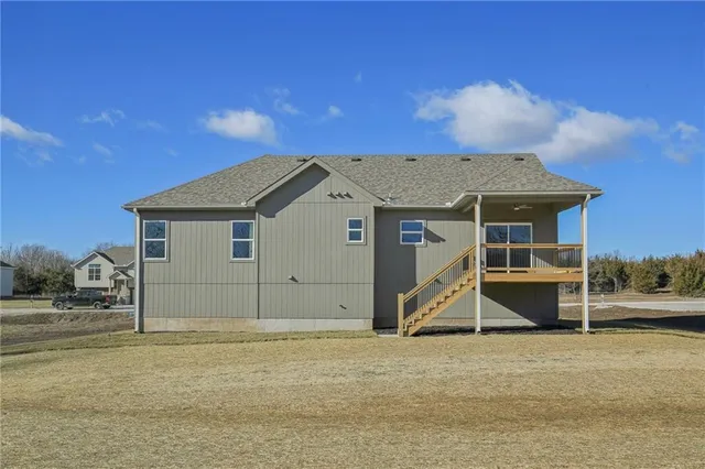 $385,000 | 323 Northeast 51st Road, Warrensburg, MO 64093