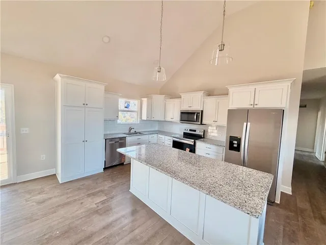 $385,000 | 323 Northeast 51st Road, Warrensburg, MO 64093