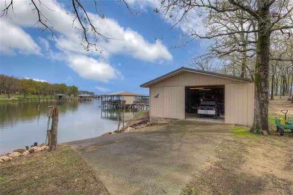 $789,900 | 395 County Road 1780, Yantis, TX 75497