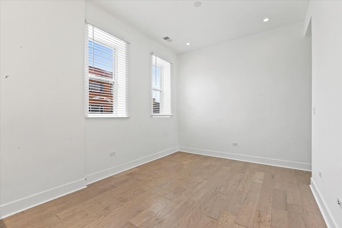 449 North Elizabeth Street, Unit 3S Chicago, IL 60642 - Photo 8 of 12 an empty room with windows