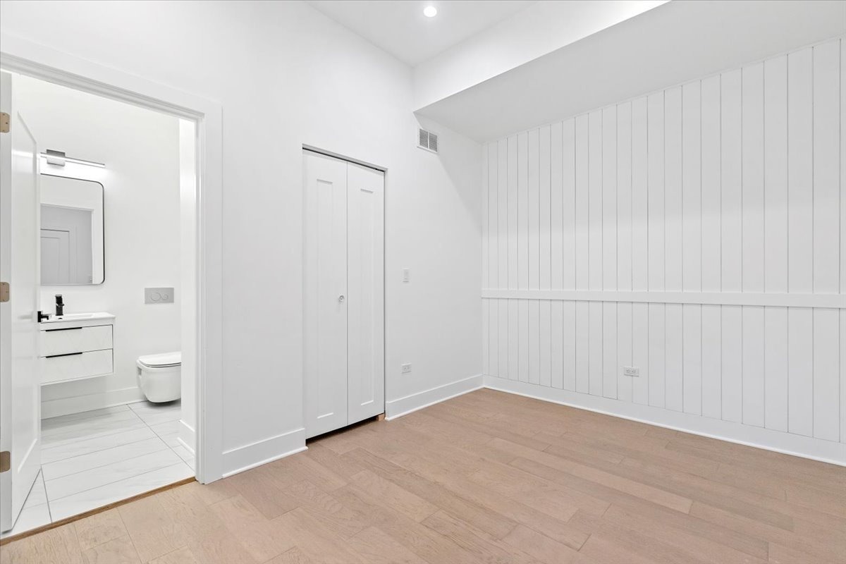 449 North Elizabeth Street, Unit 3S Chicago, IL 60642 - Photo 10 of 12 a view of an empty room