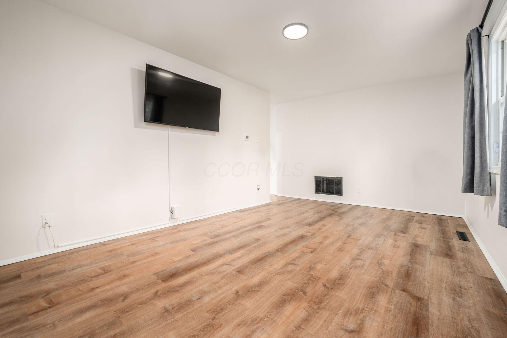 3464 Brazzaville Road Westerville, OH 43081 - Photo 4 of 46 Living Room large enough for extra dining space