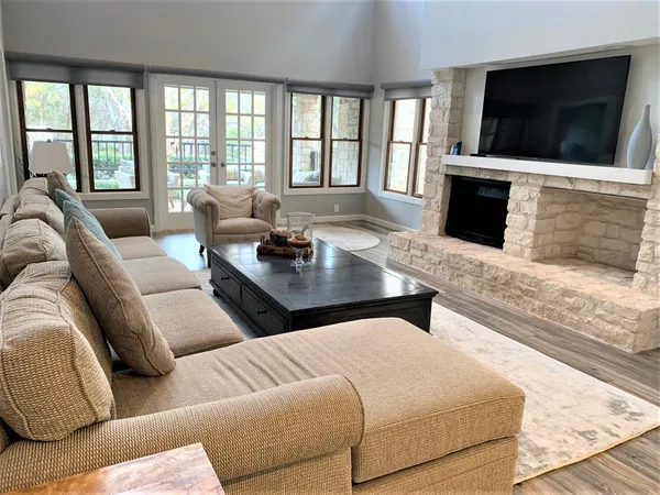 $3,900 | 105 Birdie Drive, The Hills, TX 78738