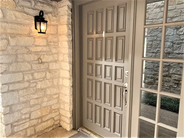 $3,900 | 105 Birdie Drive, The Hills, TX 78738