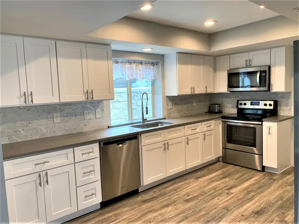 $3,900 | 105 Birdie Drive, The Hills, TX 78738