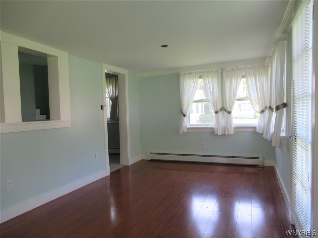 401 Lakeside Road Evans, NY 14006 - Photo 19 of 30 Lovely Front Porch / Family Room / Dining Area!