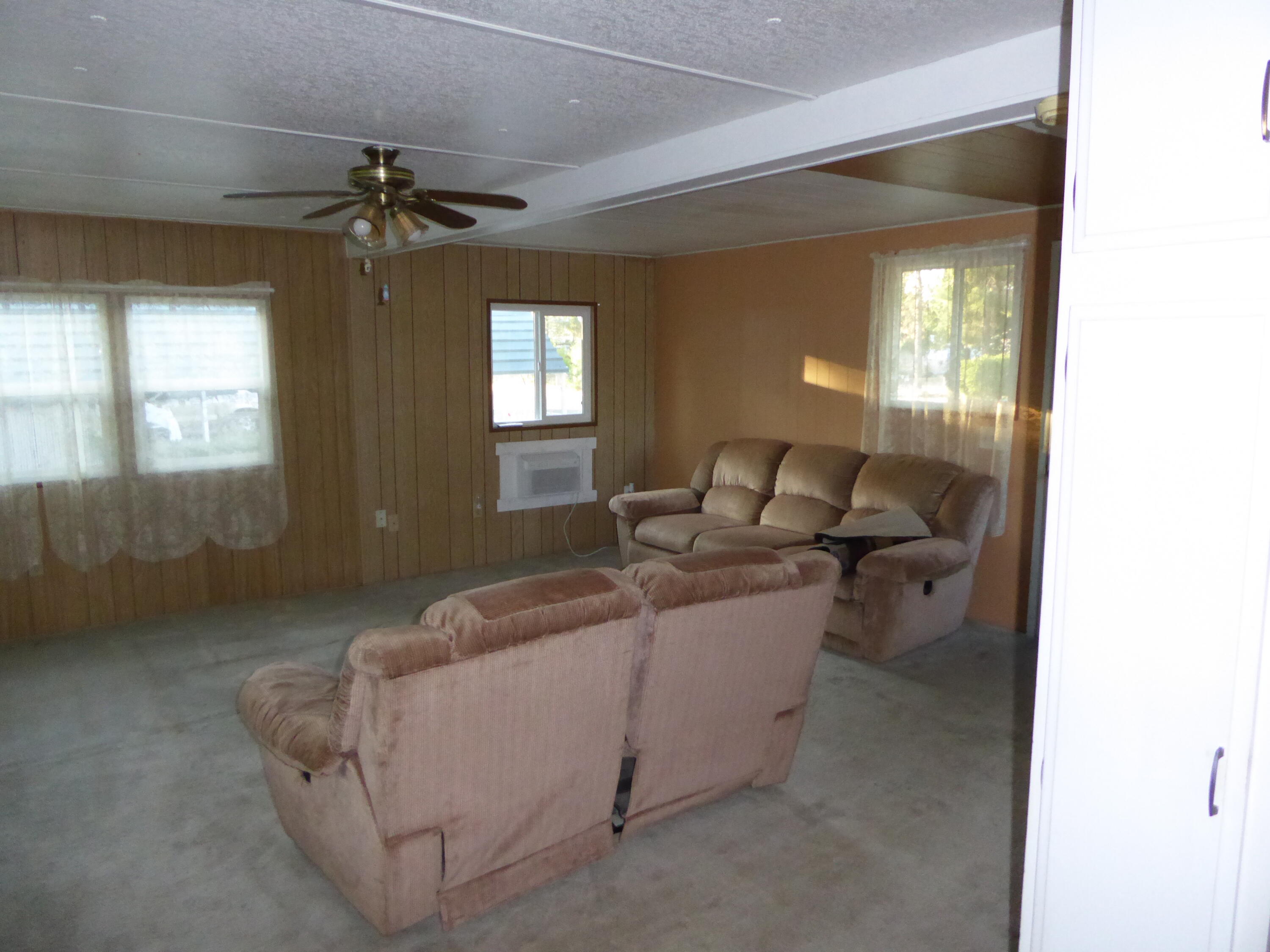 3350 Santa Rosa Way, Unit NONE Redding, CA 96003 - Photo 22 of 58 Living Room_1