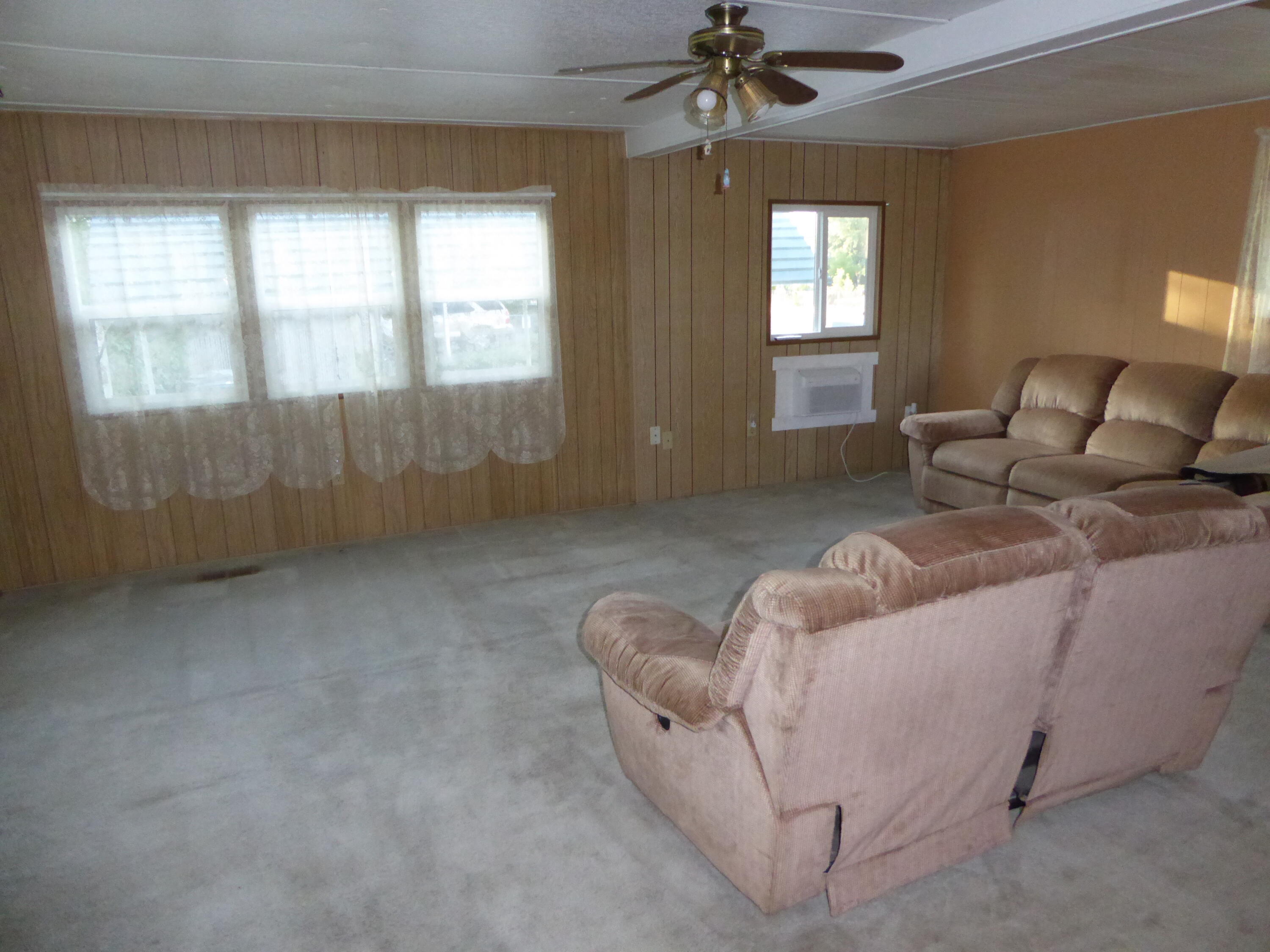 3350 Santa Rosa Way, Unit NONE Redding, CA 96003 - Photo 26 of 58 Living Room_5