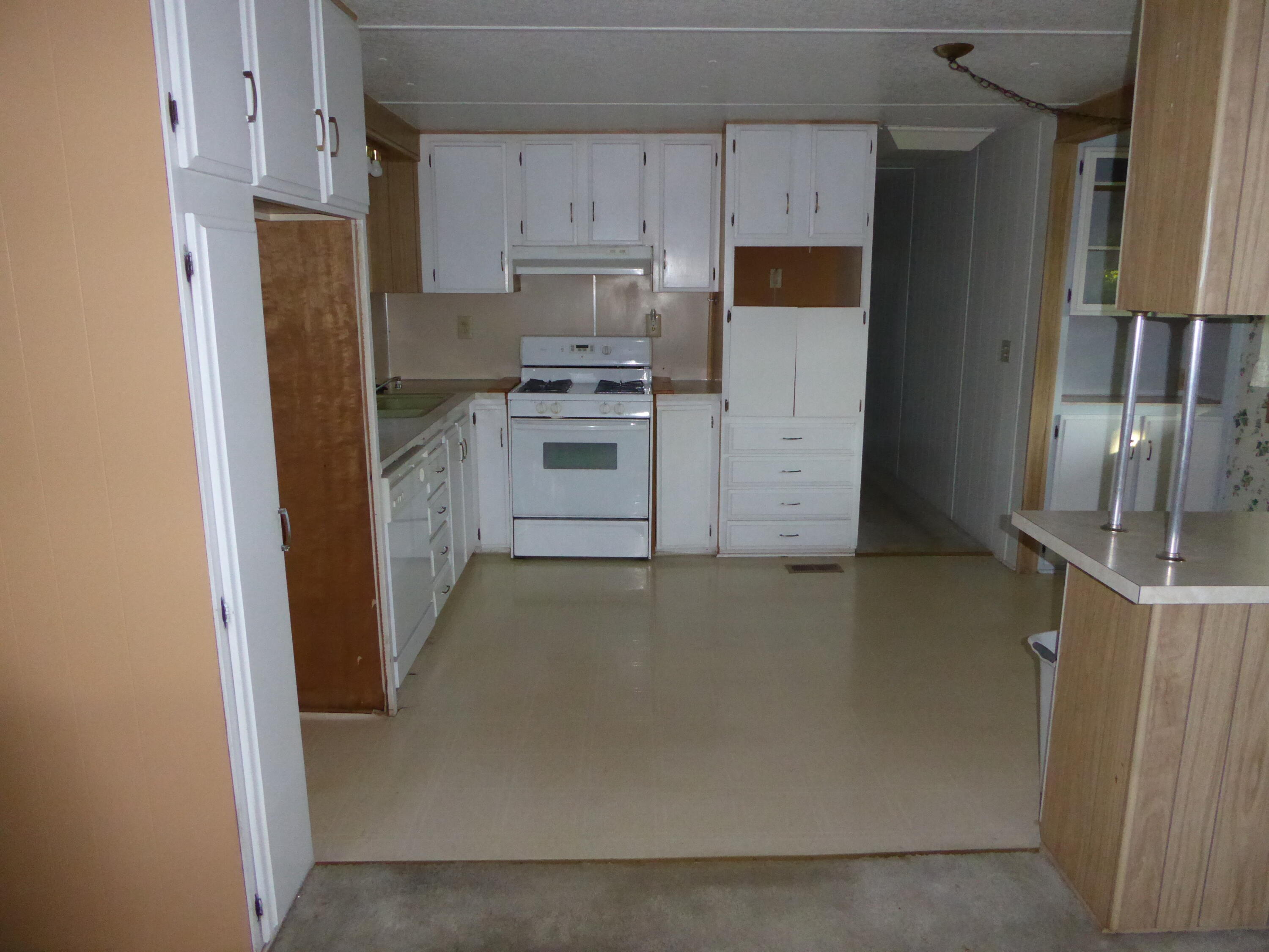 3350 Santa Rosa Way, Unit NONE Redding, CA 96003 - Photo 28 of 58 Kitchen_2