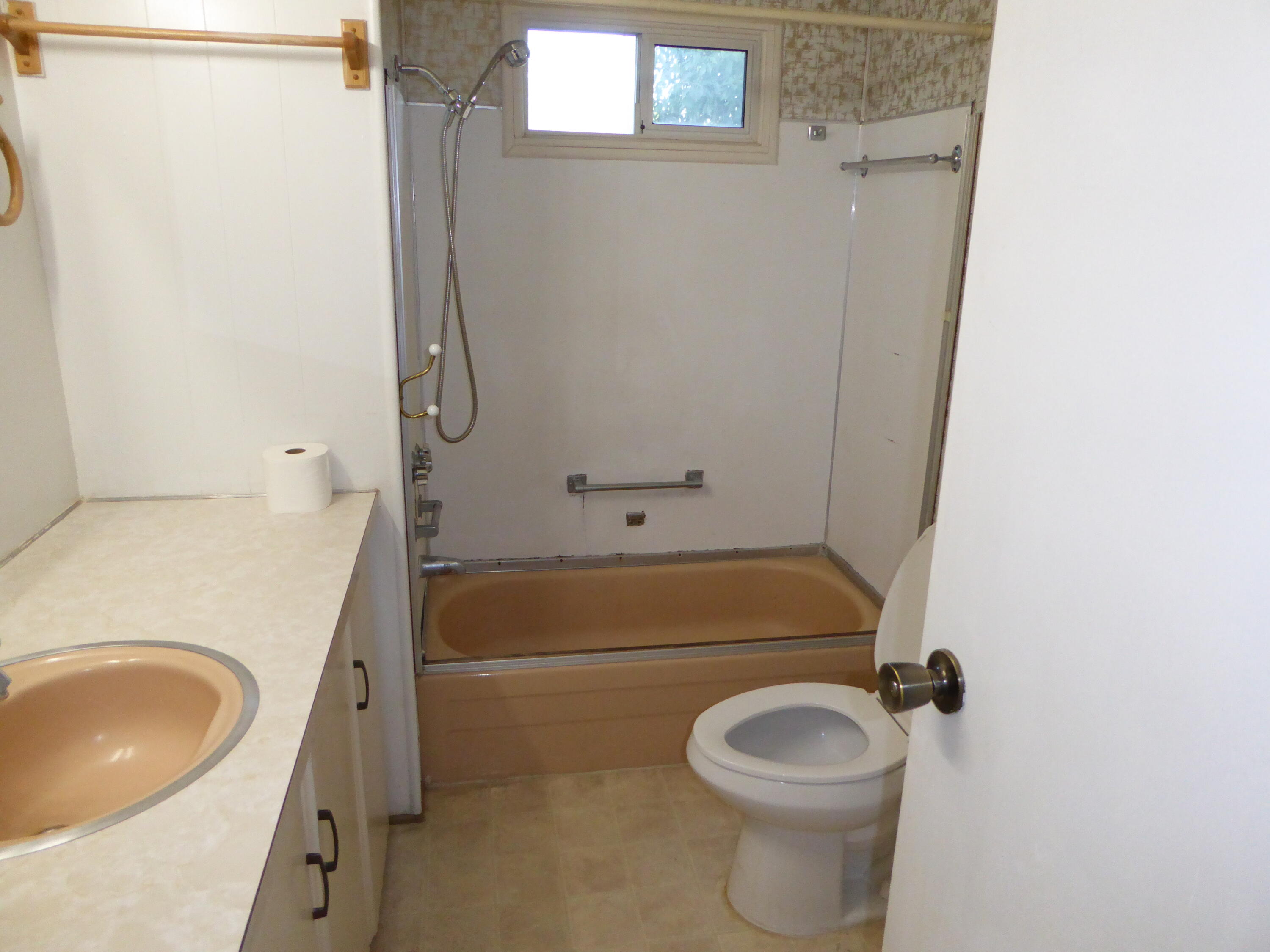 3350 Santa Rosa Way, Unit NONE Redding, CA 96003 - Photo 37 of 58 Bathroom_2