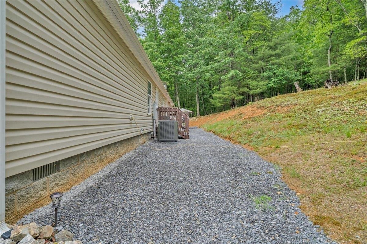 151 Perdue Road Staffordsville, VA 24167 - Photo 8 of 65 Gallery Image 8
