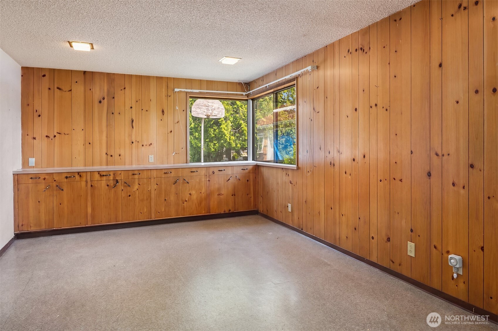 320 Northeast 185th Street Shoreline, WA 98155 - Photo 12 of 39
