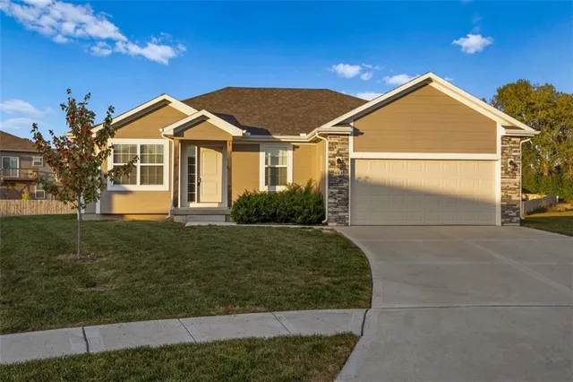 $380,000 | 605 Poplar Court, Belton, MO 64012