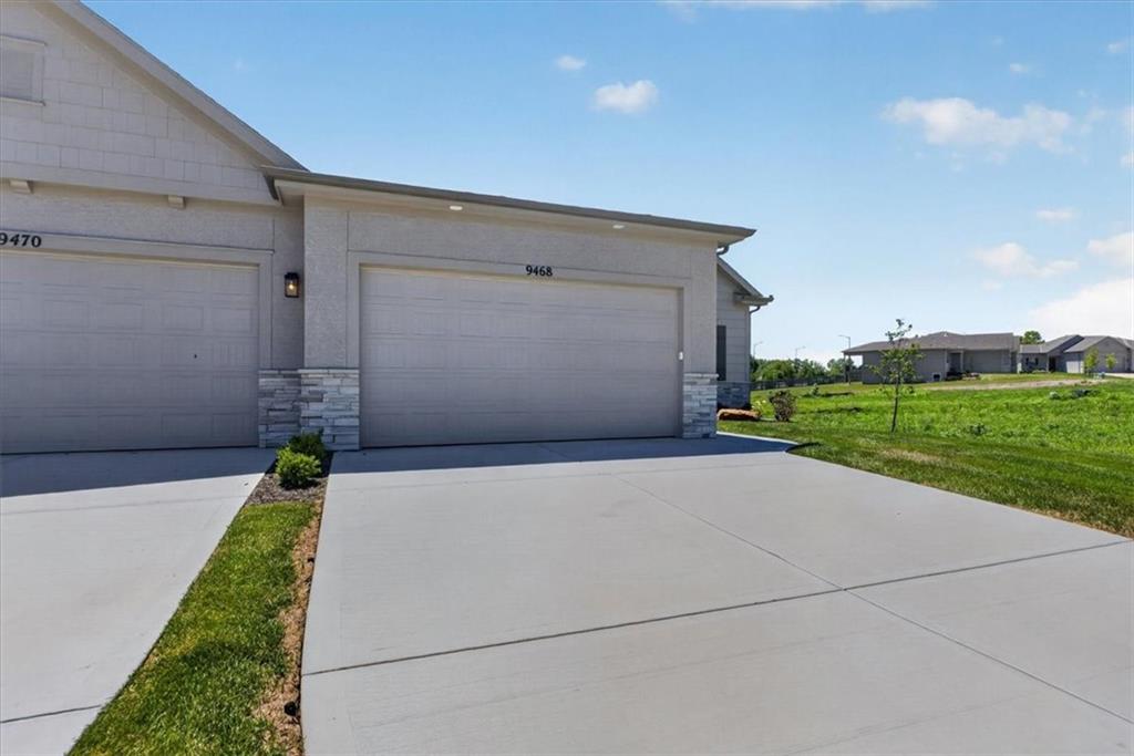 9468 Shady Bend Road Lenexa, KS 66227 - Photo 2 of 58