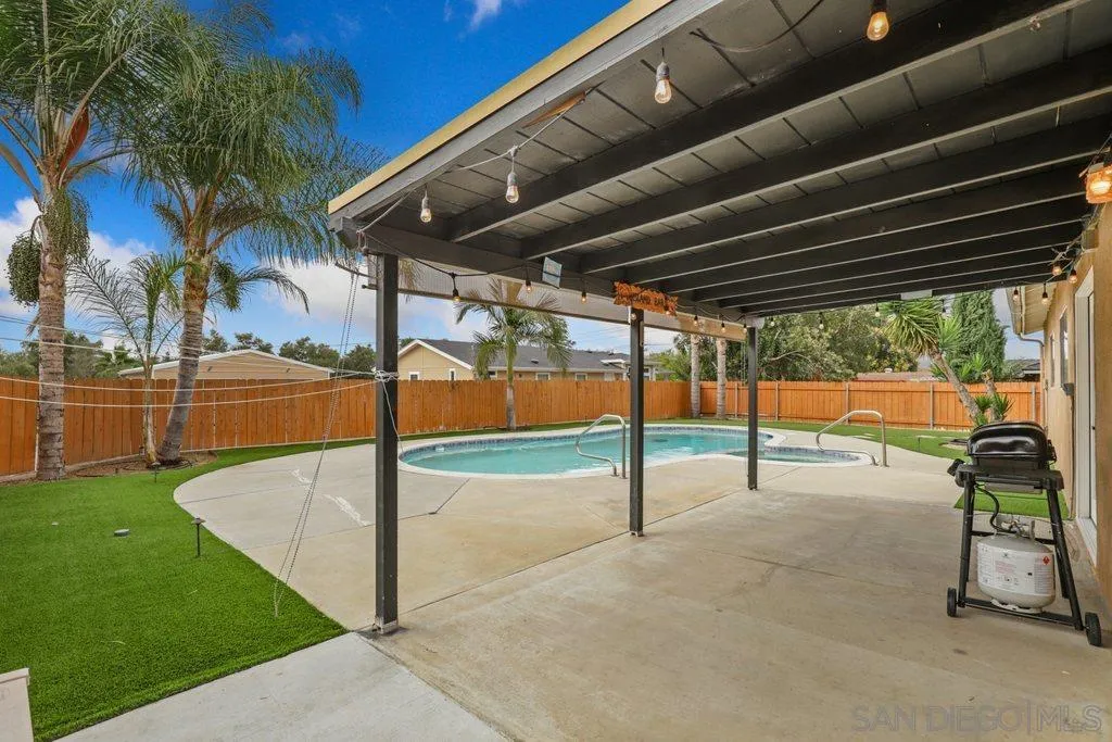 3034 Helix Street Spring Valley, CA 91977 - Photo 18 of 26 Gallery Image 18