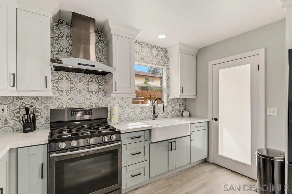 3034 Helix Street Spring Valley, CA 91977 - Photo 5 of 26 Gallery Image 5