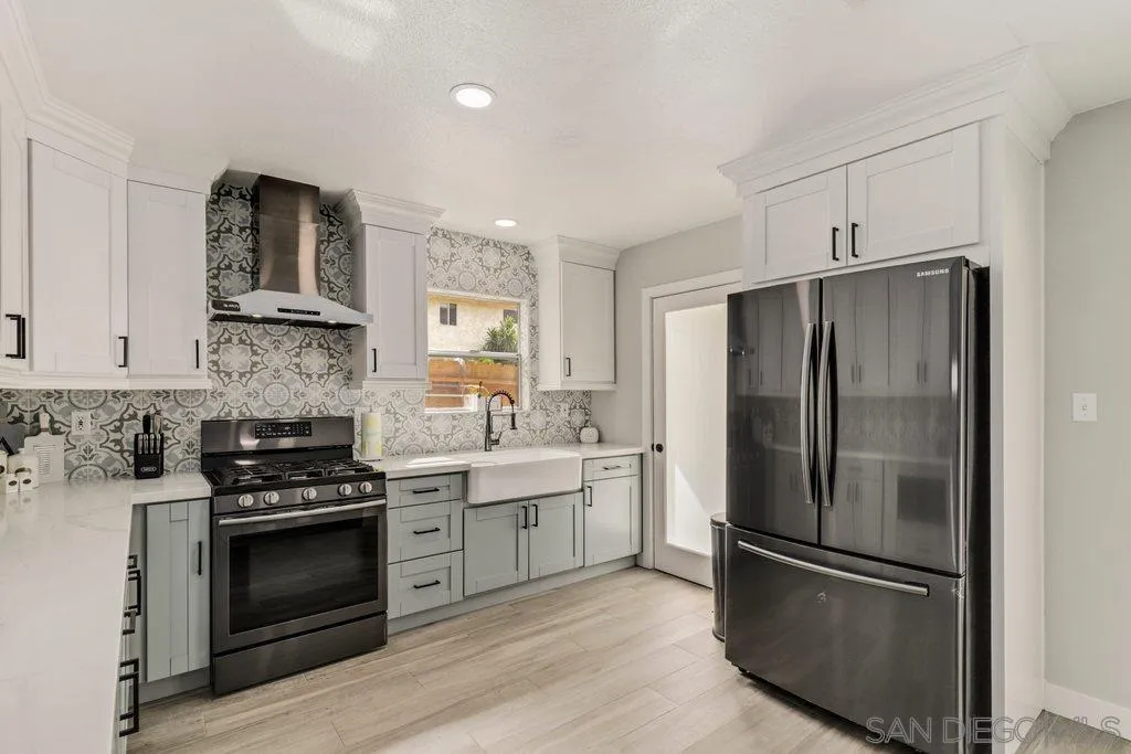 3034 Helix Street Spring Valley, CA 91977 - Photo 6 of 26 Gallery Image 6