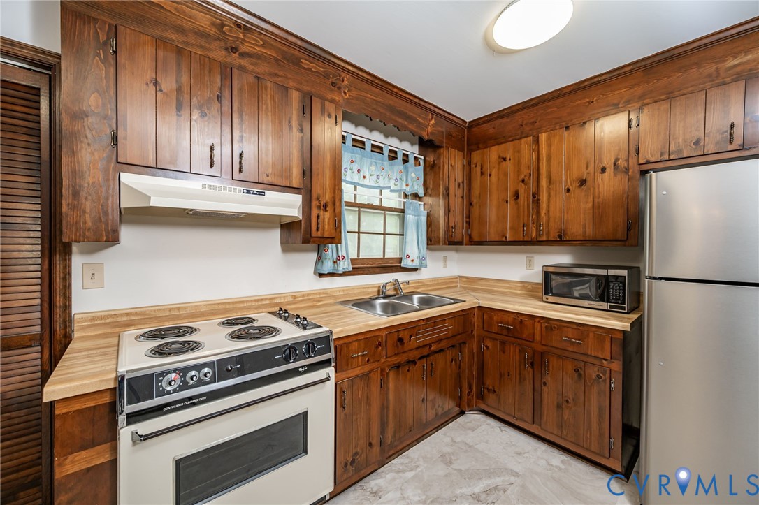 11308 Walton Lake Road Disputanta, VA 23842 - Photo 13 of 29