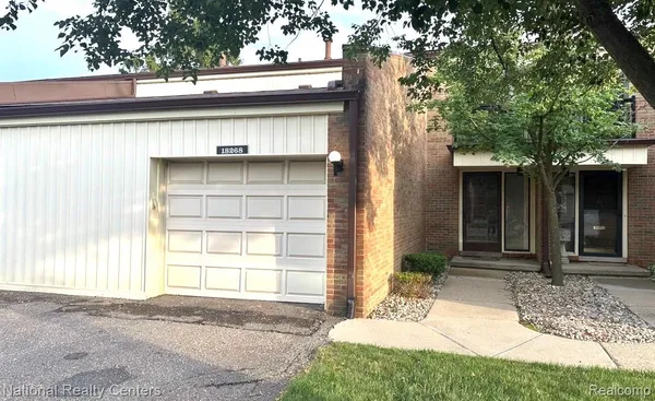 $1,995 | 18268 University Park Drive, Livonia, MI 48152