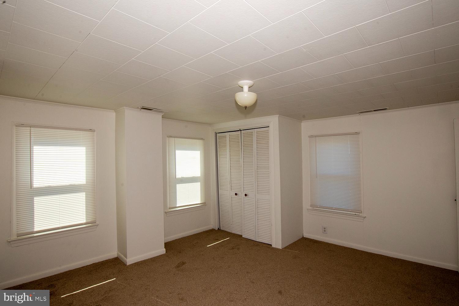 34463 Rider Road Delmar, DE 19940 - Photo 28 of 47 an empty room with windows