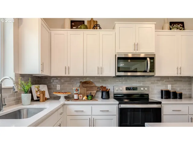 $674,995 | 9371 Southeast Crystal Rose Street, Happy Valley, OR 97086