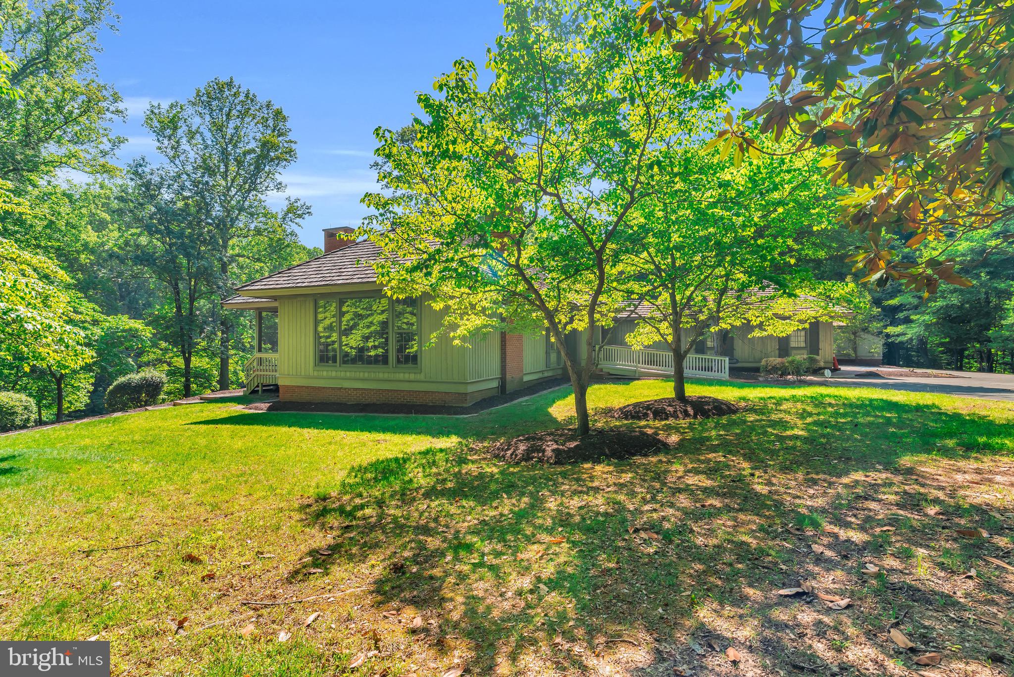 11032 Popes Head Road Fairfax, VA 22030 - Photo 6 of 28