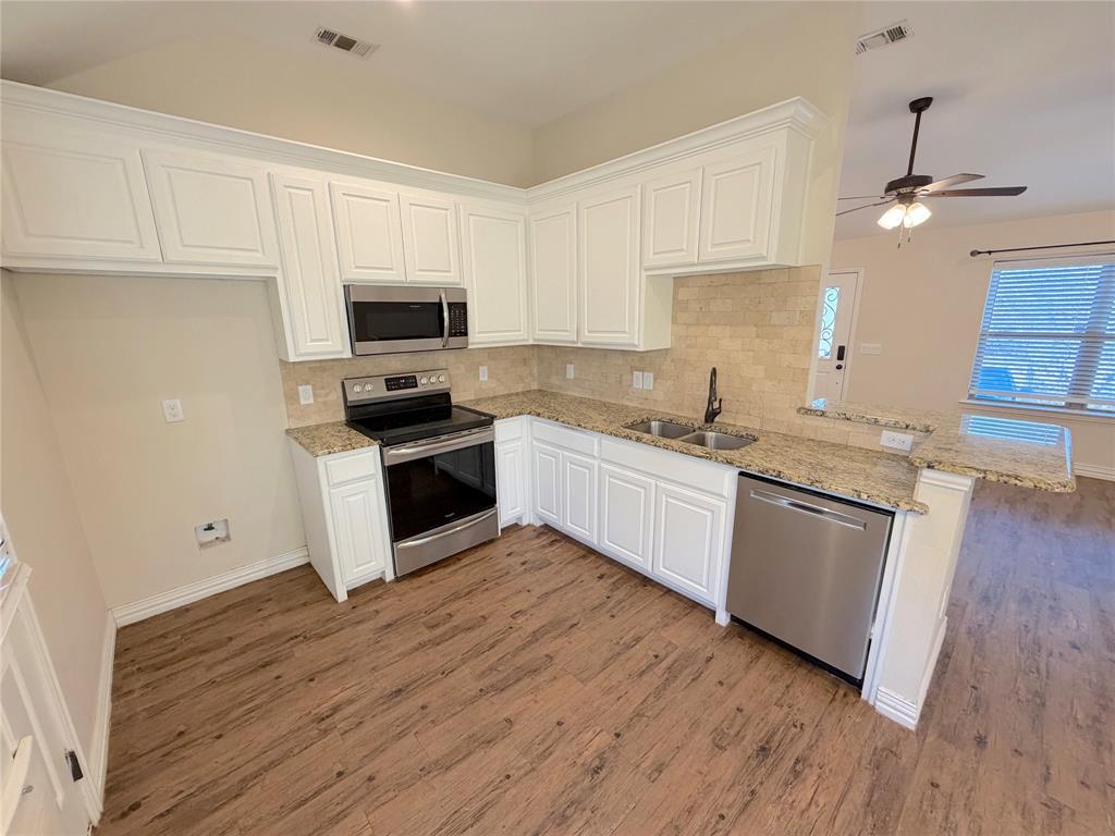 1108 West Day Street Denison, TX 75020 - Photo 7 of 24