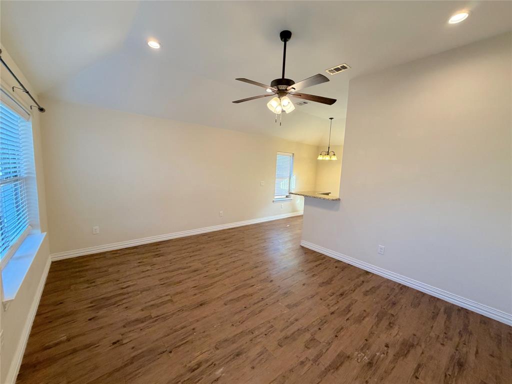 1108 West Day Street Denison, TX 75020 - Photo 9 of 24