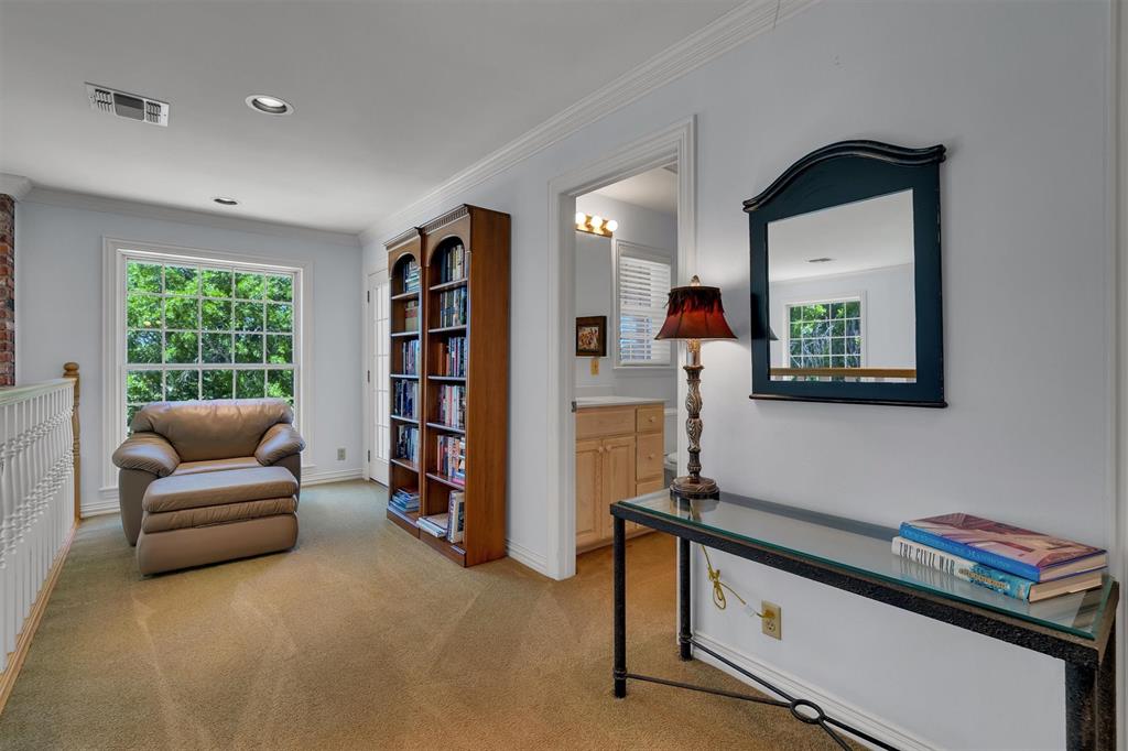 192301 North 4205th Road Antlers, OK 74523 - Photo 25 of 40 a living room with furniture and a book shelf