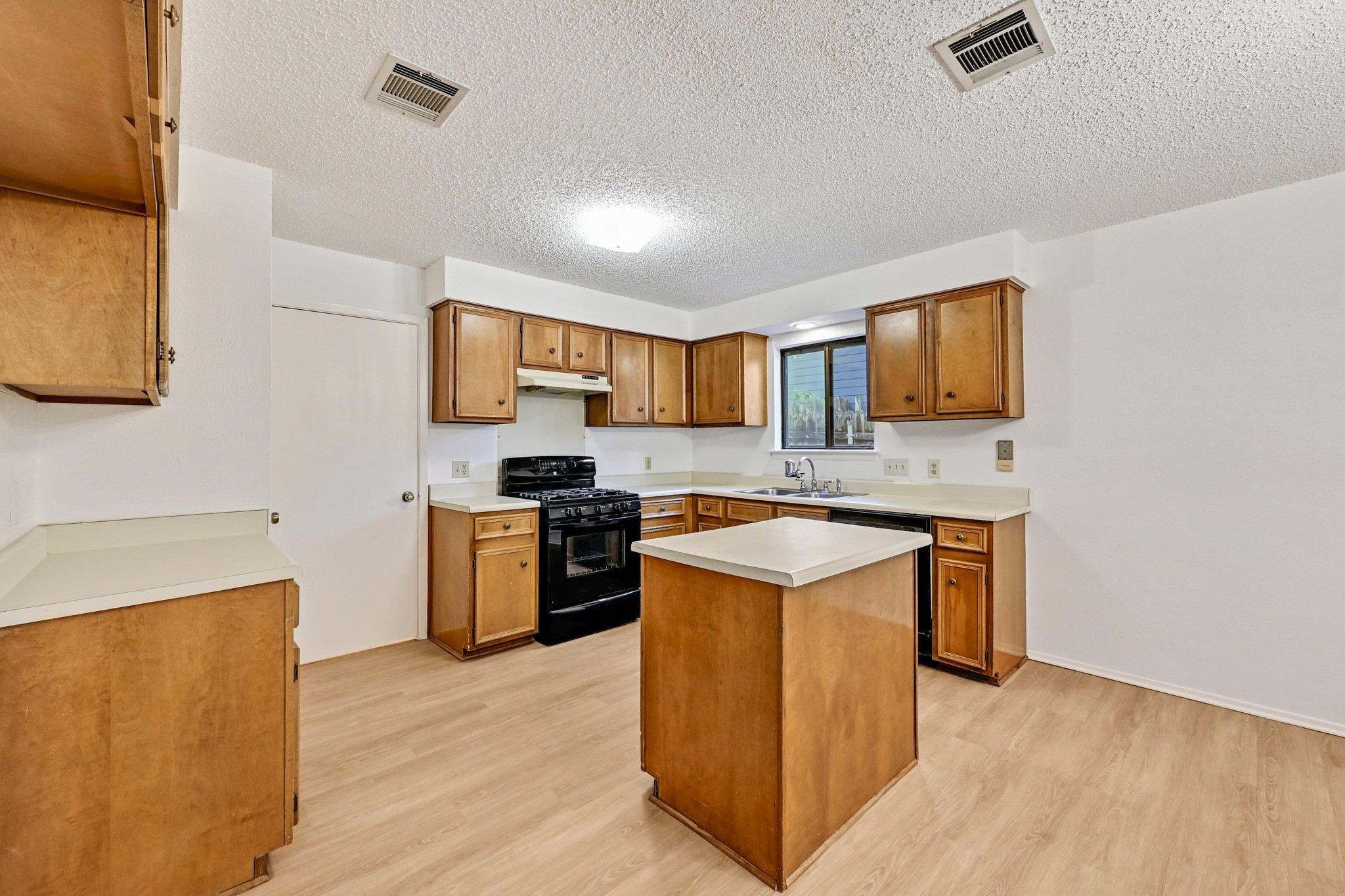 2411 Roehampton Drive Austin, TX 78745 - Photo 10 of 29