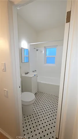 $1,850 | 3408 Sunset Boulevard, Unit 202, Los Angeles, CA 90026