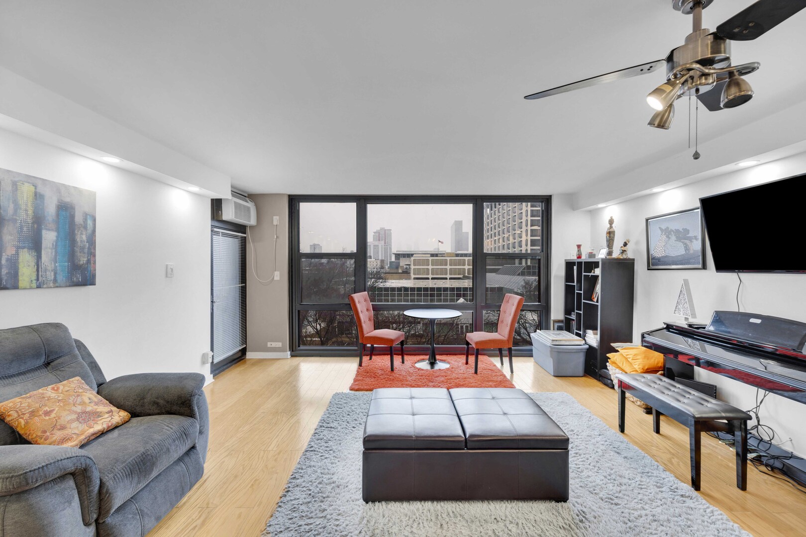 2605 South Indiana Avenue, Unit 403 Chicago, IL 60616 - Photo 10 of 16 a living room with furniture and a flat screen tv