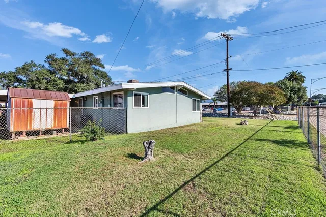 a house view with swimming pool