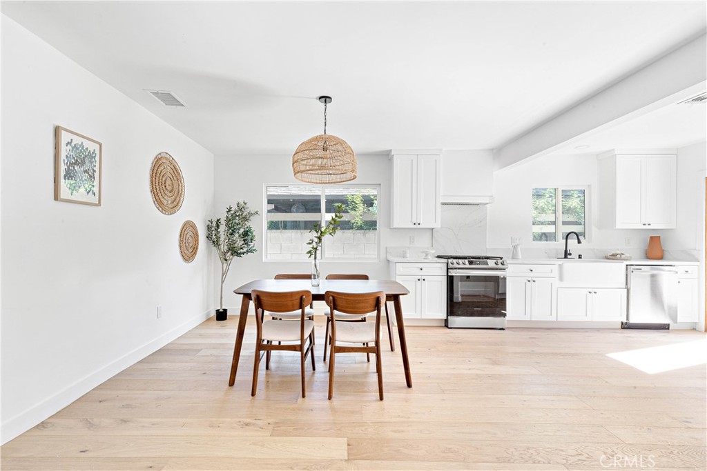 950 Morada Place Altadena, CA 91001 - Photo 8 of 30 a dining room with furniture and window