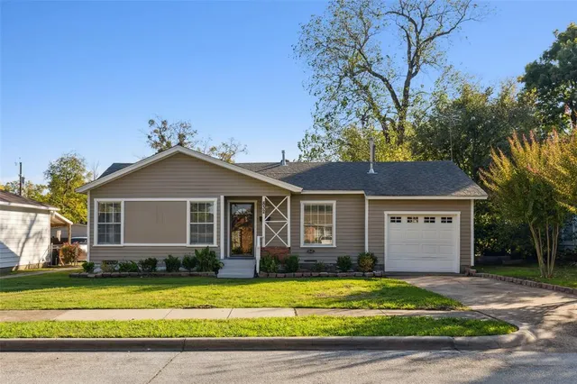$1,700 | 832 Bowie Street, Garland, TX 75040