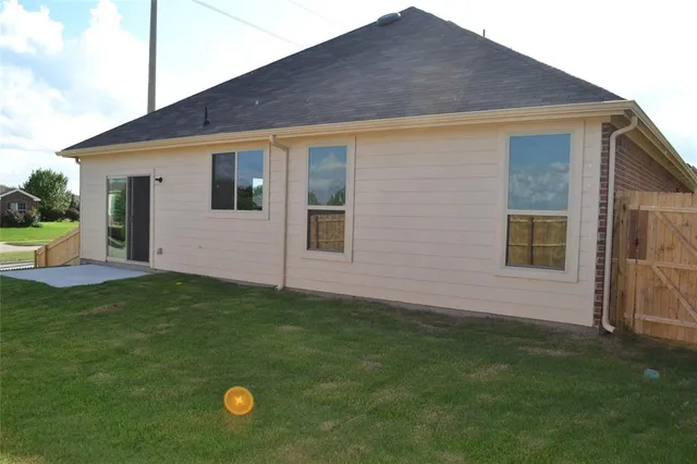$1,650 | 921 Swan Ridge Drive, Sherman, TX 75092