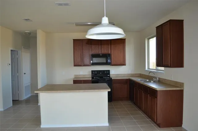 $1,650 | 921 Swan Ridge Drive, Sherman, TX 75092