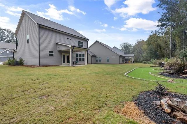 a view of an house with swimming pool and yard