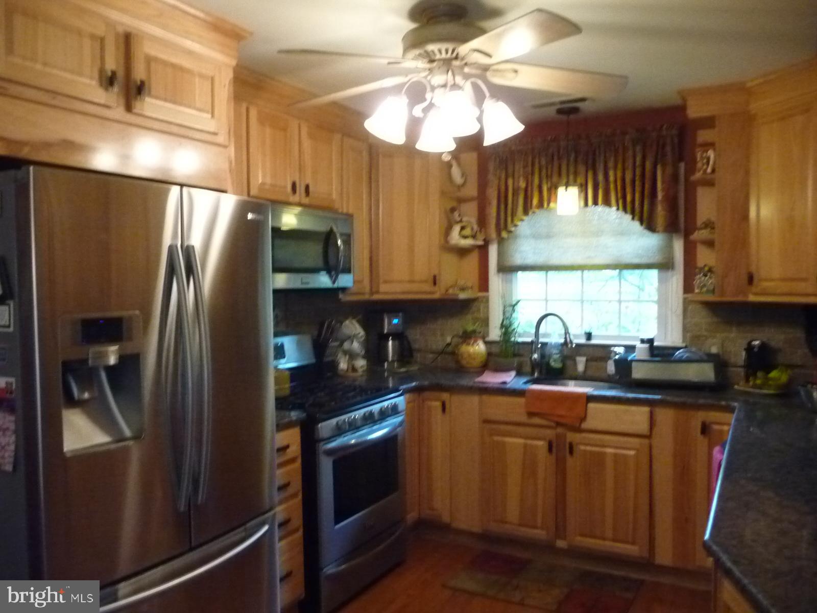8995 Springview Road Philadelphia, PA 19115 - Photo 3 of 33