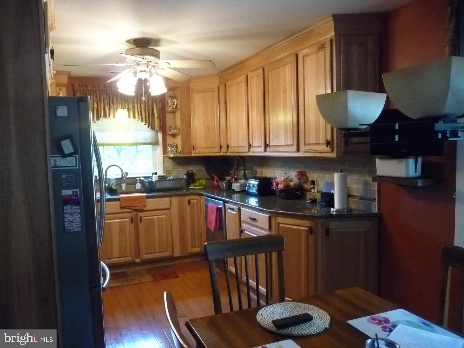 8995 Springview Road Philadelphia, PA 19115 - Photo 4 of 33