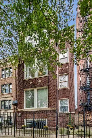 $497,000 | 945 West Agatite Avenue, Unit 2, Chicago, IL 60640