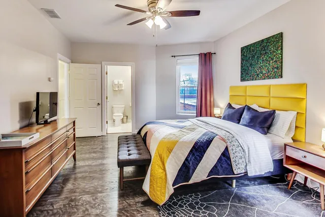 $497,000 | 945 West Agatite Avenue, Unit 2, Chicago, IL 60640