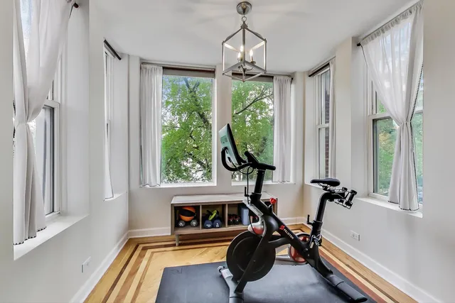 $497,000 | 945 West Agatite Avenue, Unit 2, Chicago, IL 60640