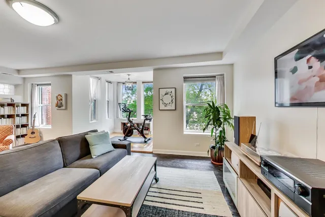 $497,000 | 945 West Agatite Avenue, Unit 2, Chicago, IL 60640