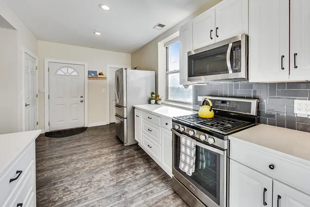 $497,000 | 945 West Agatite Avenue, Unit 2, Chicago, IL 60640