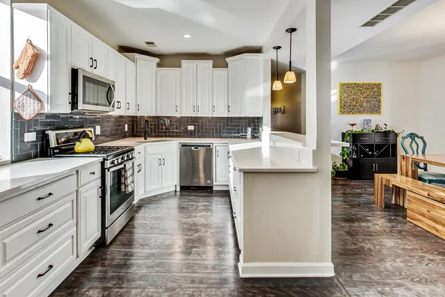 $497,000 | 945 West Agatite Avenue, Unit 2, Chicago, IL 60640