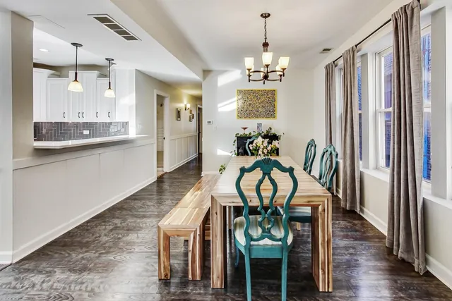 $497,000 | 945 West Agatite Avenue, Unit 2, Chicago, IL 60640