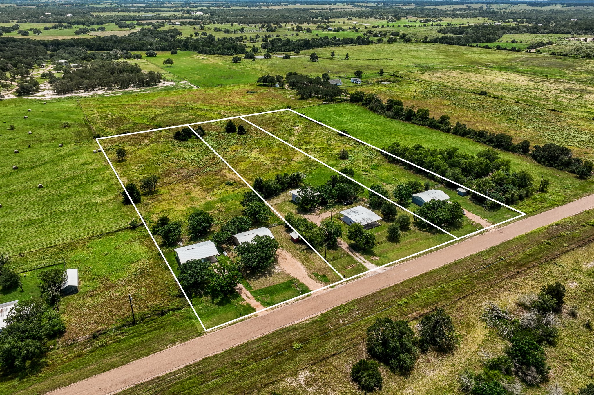 800 Waldeck Road Ledbetter, TX 78946 - Photo 3 of 6 a view of a tennis court